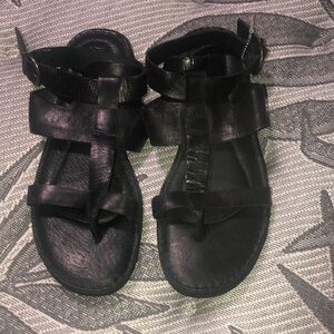 BORN Black Leather Gladiator Thong Sandals sz 9 EXCELLENT